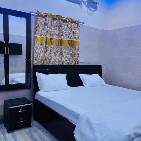 Saroja Paying Guest House พาราณสี ภายนอก รูปภาพ