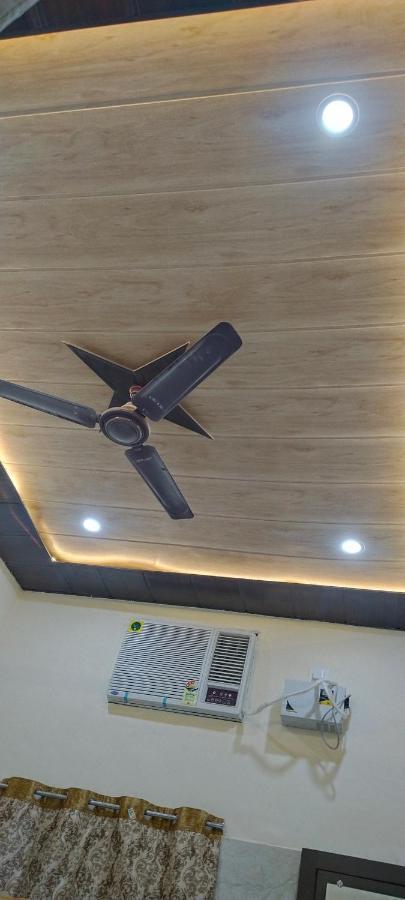 Saroja Paying Guest House พาราณสี ภายนอก รูปภาพ