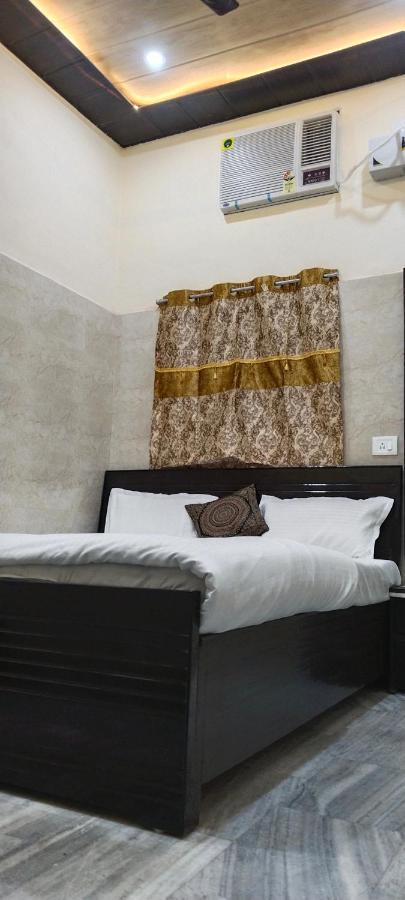 Saroja Paying Guest House พาราณสี ภายนอก รูปภาพ