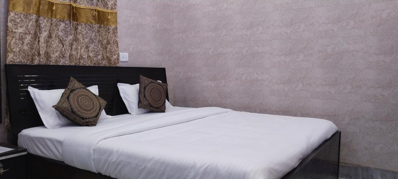 Saroja Paying Guest House พาราณสี ภายนอก รูปภาพ