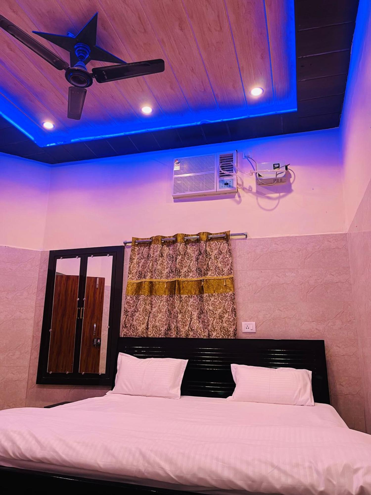 Saroja Paying Guest House พาราณสี ภายนอก รูปภาพ