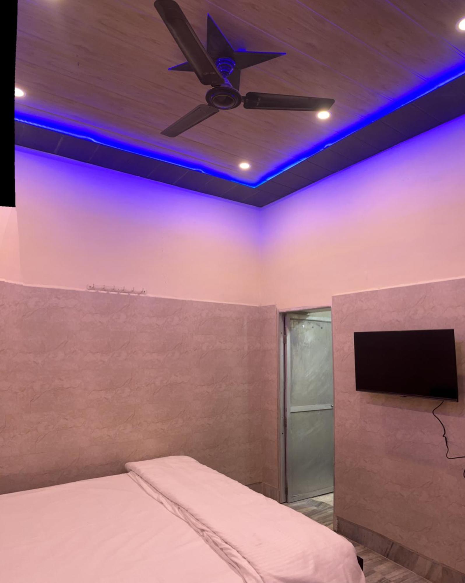 Saroja Paying Guest House พาราณสี ภายนอก รูปภาพ