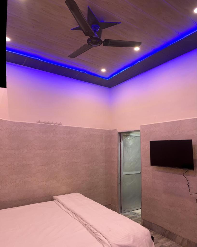 Saroja Paying Guest House พาราณสี ภายนอก รูปภาพ