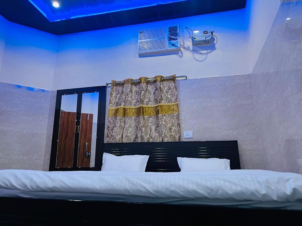 Saroja Paying Guest House พาราณสี ภายนอก รูปภาพ