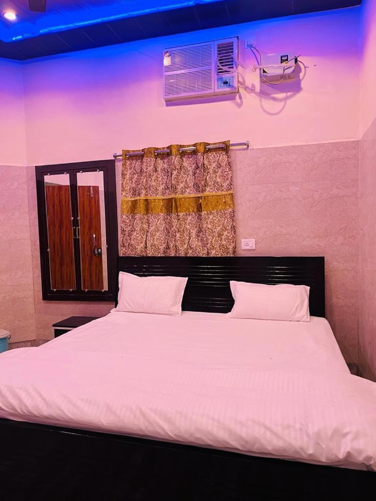 Saroja Paying Guest House พาราณสี ภายนอก รูปภาพ