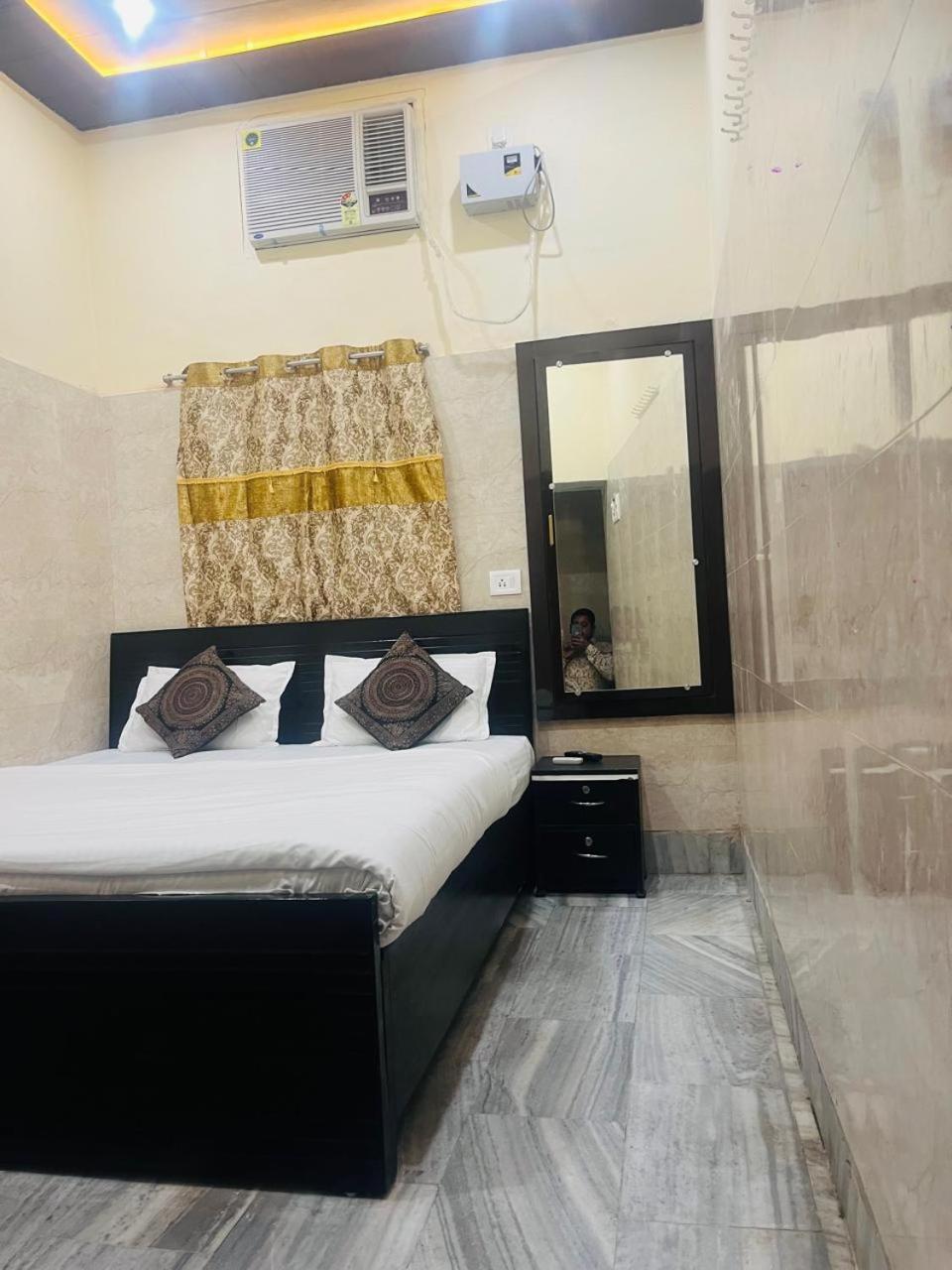 Saroja Paying Guest House พาราณสี ภายนอก รูปภาพ