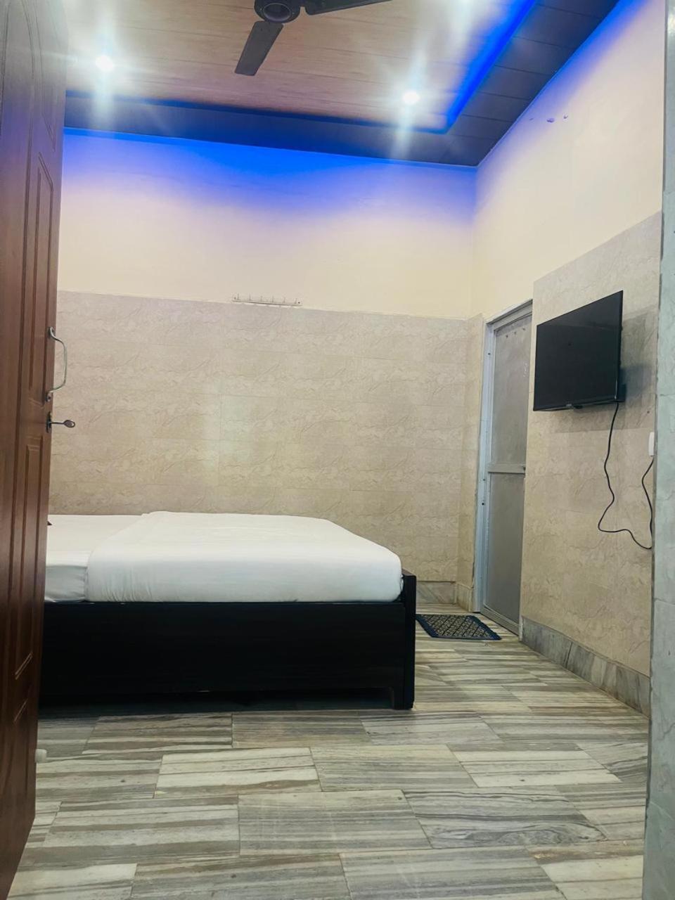 Saroja Paying Guest House พาราณสี ภายนอก รูปภาพ