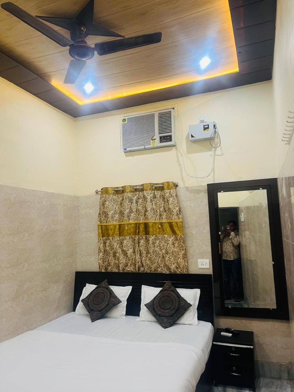 Saroja Paying Guest House พาราณสี ภายนอก รูปภาพ
