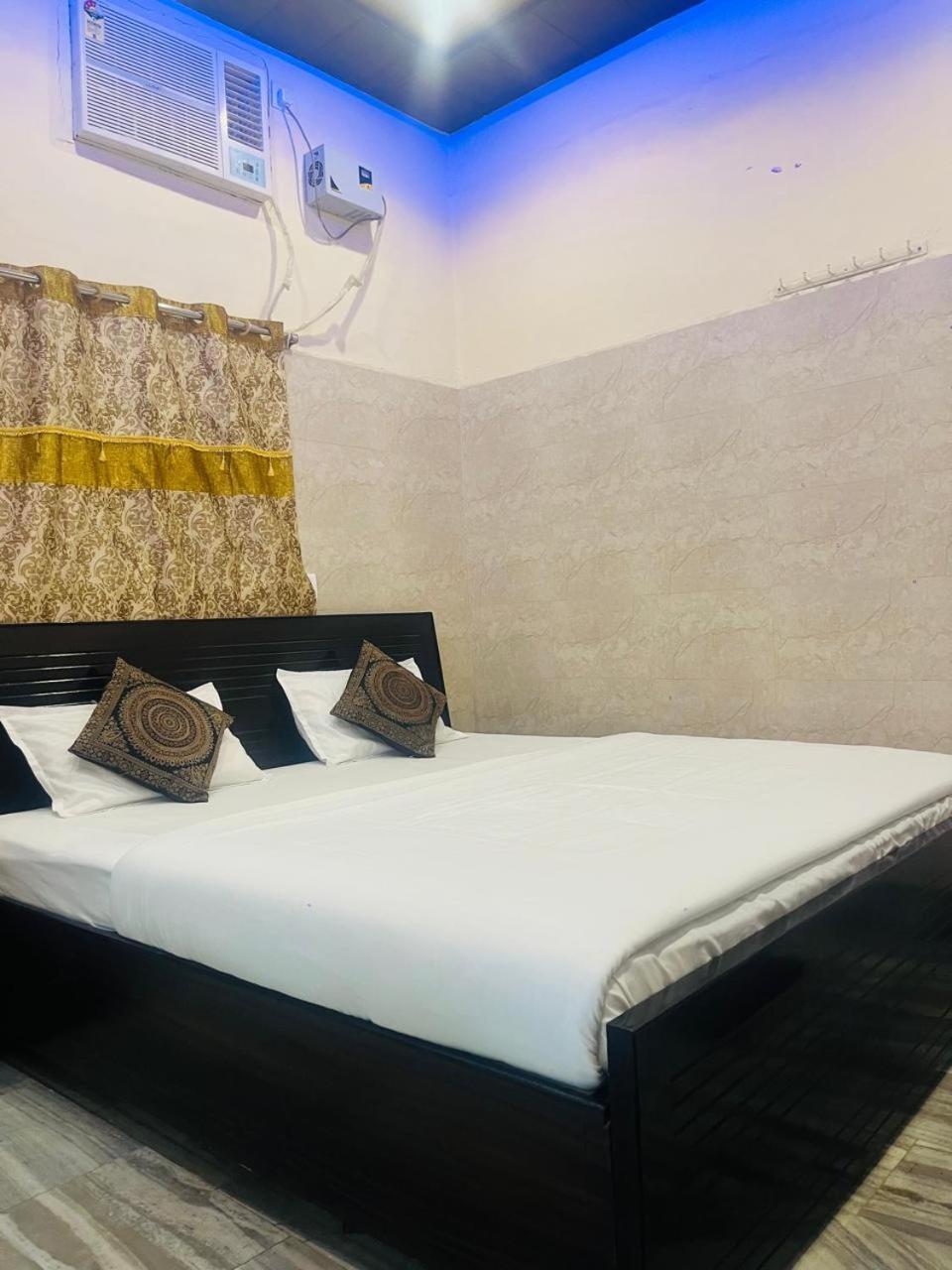 Saroja Paying Guest House พาราณสี ภายนอก รูปภาพ